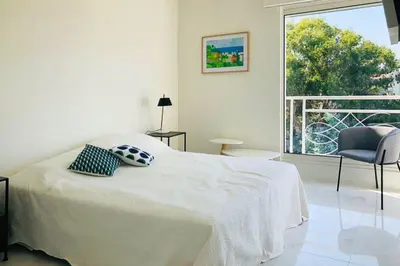 Un ou plusieurs lits dans un hébergement de l'établissement Appartement vue mer-piscine-3 pers-Cannes