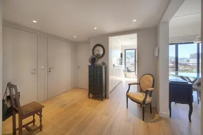 Coin salon dans l'établissement FRGK Air-Conditioned Duplex with Terrace Secure Residence & Premium Amenities