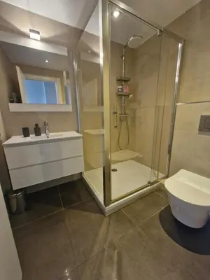 Salle de bains dans l'établissement Large 3-bedroom apartment Port Vauban