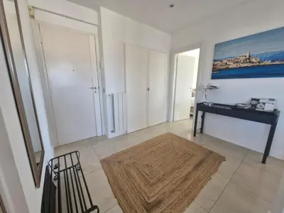 Cuisine ou kitchenette dans l'établissement Large 3-bedroom apartment Port Vauban