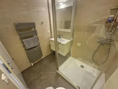 Salle de bains dans l'établissement Large 3-bedroom apartment Port Vauban