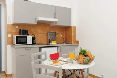 Cuisine ou kitchenette dans l'établissement Mouette YourHostHelper
