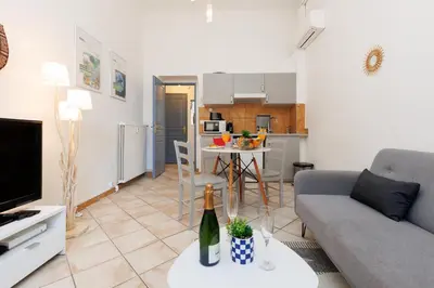 Cuisine ou kitchenette dans l'établissement Mouette YourHostHelper