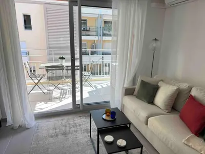 Coin salon dans l'établissement Les Terrasses d'Antibes - 2BR Duplex with Terrace