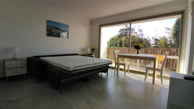 Un ou plusieurs lits dans un hébergement de l'établissement Studio moderne au calme proche vieil Antibes et mer