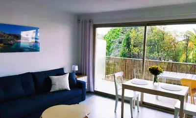 Balcon ou terrasse dans l'établissement Studio moderne au calme proche vieil Antibes et mer