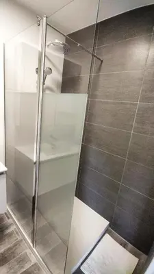 Salle de bains dans l'établissement Studio moderne au calme proche vieil Antibes et mer