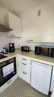 Cuisine ou kitchenette dans l'établissement Studio moderne au calme proche vieil Antibes et mer