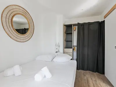 Un ou plusieurs lits dans un hébergement de l'établissement Superbe appartement avec terrasse et parking Antibes
