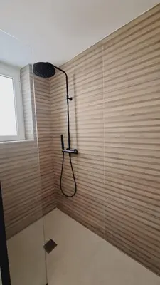 Salle de bains dans l'établissement first louis marie Beautiful 3 bedrooms elegant and central