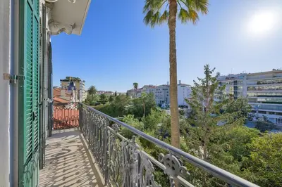 Balcon ou terrasse dans l'établissement first louis marie Beautiful 3 bedrooms elegant and central