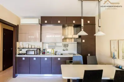 Cuisine ou kitchenette dans l'établissement Antibes Appartement 4 personnes piscine parking