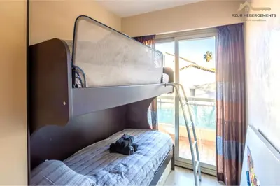 Un ou plusieurs lits dans un hébergement de l'établissement Antibes Appartement 4 personnes piscine parking