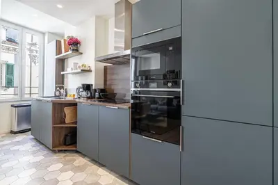 Cuisine ou kitchenette dans l'établissement Modern Apartment a c 2CH 4P - Cannes