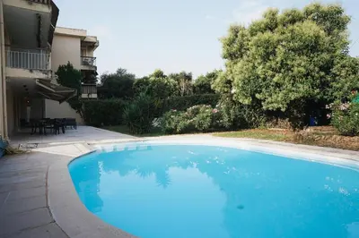 Piscine de l'établissement Luxury setting with private pool ou située à proximité