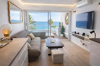 Télévision ou salle de divertissement dans l'établissement Acquamarina, T2 en Duplex, 4 personnes, AC, Vue Mer & Terrasse