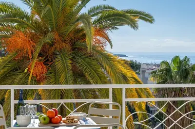 Balcon ou terrasse dans l'établissement 3P Vue Mer Résidence avec Piscine Cannes