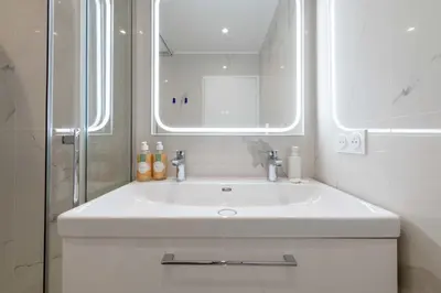Salle de bains dans l'établissement 3P Vue Mer Résidence avec Piscine Cannes