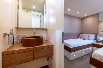 Un ou plusieurs lits dans un hébergement de l'établissement Votre Palace Flottant sur la Croisette à Cannes