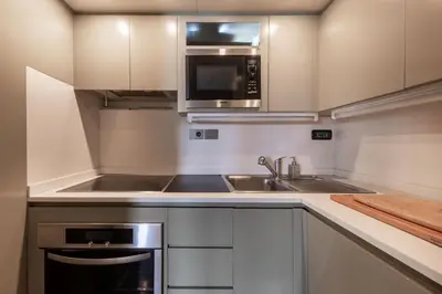 Cuisine ou kitchenette dans l'établissement Votre Palace Flottant sur la Croisette à Cannes