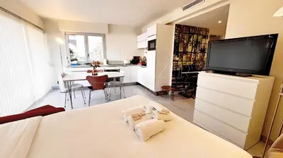 Télévision ou salle de divertissement dans l'établissement Pointe Croisette, 2 chambres - Exclusivité Congrès - Palmazur Vacances