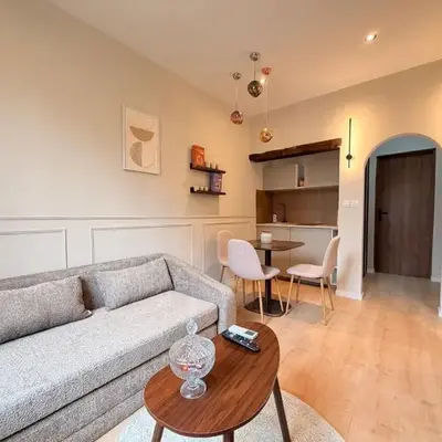 22 James Close
