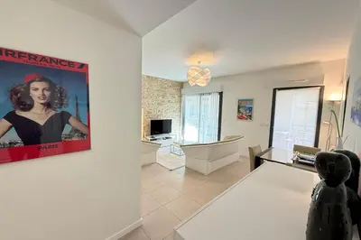 Coin salon dans l'établissement Superbe appart 4 pers Vue mer & terrasse Parking privé remparts