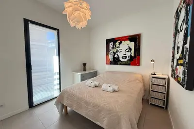 Un ou plusieurs lits dans un hébergement de l'établissement Superbe appart 4 pers Vue mer & terrasse Parking privé remparts