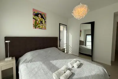 Un ou plusieurs lits dans un hébergement de l'établissement Superbe appart 4 pers Vue mer & terrasse Parking privé remparts