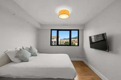 Télévision ou salle de divertissement dans l'établissement Stunning 3BR apartment Carlton Riviera Croisette
