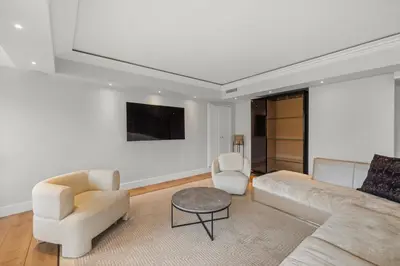Télévision ou salle de divertissement dans l'établissement Stunning 3BR apartment Carlton Riviera Croisette