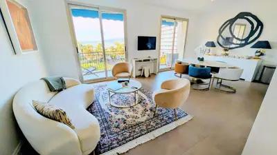 Télévision ou salle de divertissement dans l'établissement Ref DUNES3 by Palmes d Or Properties