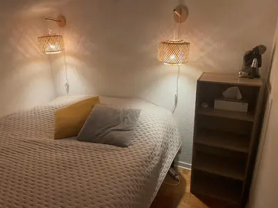 Un ou plusieurs lits dans un hébergement de l'établissement Chambre d ami chez habitant Villeneuve loubet plage piscine