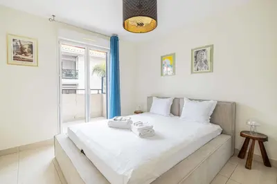 Un ou plusieurs lits dans un hébergement de l'établissement Spacious Apartment a c 1BR 4P – With Pool