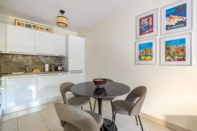 Cuisine ou kitchenette dans l'établissement Spacious Apartment a c 1BR 4P – With Pool