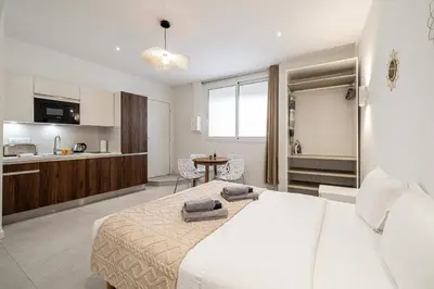 Cuisine ou kitchenette dans l'établissement 27 VAUTRIN - Modern and renovated studio Cannes city centre