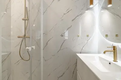 Salle de bains dans l'établissement 27 VAUTRIN - Modern and renovated studio Cannes city centre
