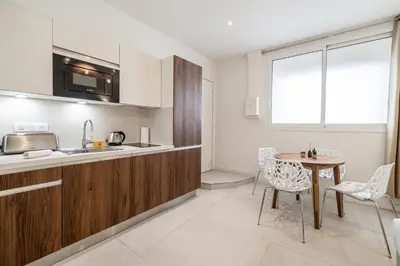 Cuisine ou kitchenette dans l'établissement 27 VAUTRIN - Modern and renovated studio Cannes city centre