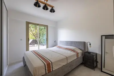 Un ou plusieurs lits dans un hébergement de l'établissement Cagnes sur mer, 1 bedroom with Garden-Air conditioning-Wifi
