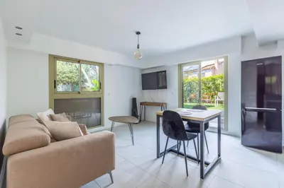 Coin salon dans l'établissement Cagnes sur mer, 1 bedroom with Garden-Air conditioning-Wifi