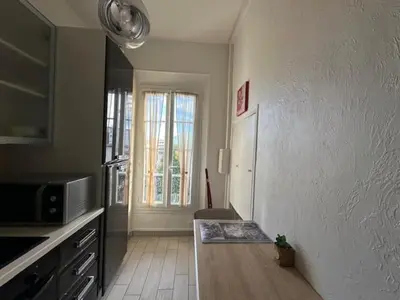 Cuisine ou kitchenette dans l'établissement Studio w parking, close to film Festival Palace