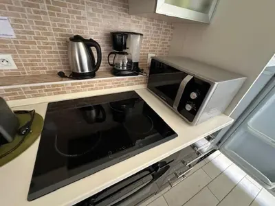 Cuisine ou kitchenette dans l'établissement Studio w parking, close to film Festival Palace