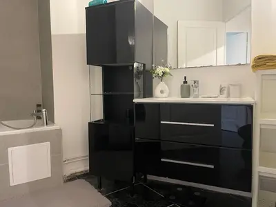 Cuisine ou kitchenette dans l'établissement Charming forest and river apartment in Sophia