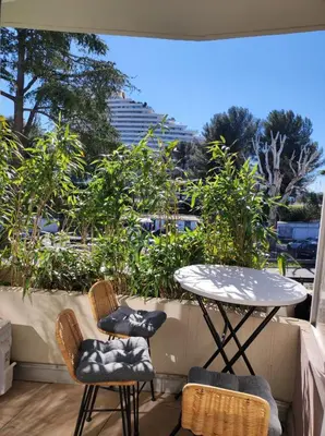 Balcon ou terrasse dans l'établissement Confortable appartement proche bord de mer