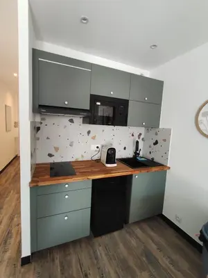 Cuisine ou kitchenette dans l'établissement Confortable appartement proche bord de mer