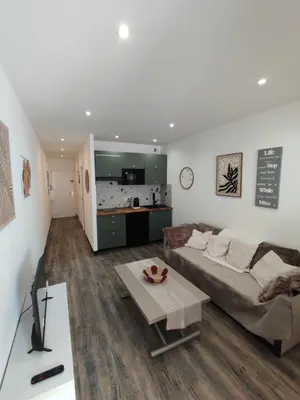 Cuisine ou kitchenette dans l'établissement Confortable appartement proche bord de mer