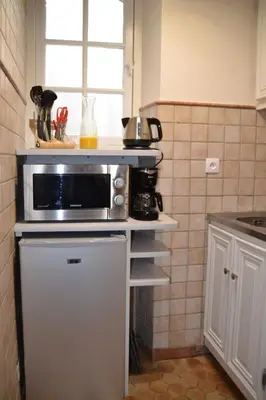 Cuisine ou kitchenette dans l'établissement Charmant duplex au coeur du Vieil Antibes 3 pers