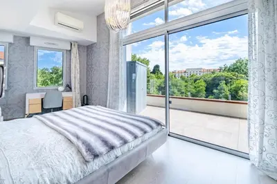 Un ou plusieurs lits dans un hébergement de l'établissement Oxford-Californie Luxury 4-Bedroom Penthouse With Parking