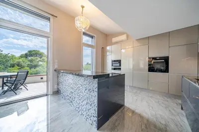 Cuisine ou kitchenette dans l'établissement Oxford-Californie Luxury 4-Bedroom Penthouse With Parking
