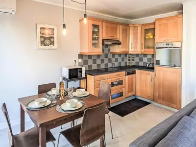 Cuisine ou kitchenette dans l'établissement Apartment Reine Astrid-5 by Interhome